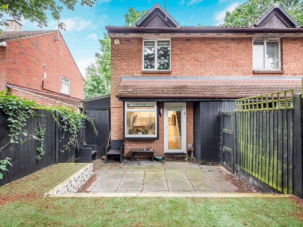 1 bed semidetached house to rent in Chester Road, Loughton IG10, £