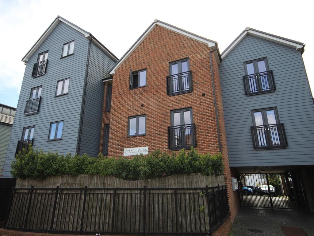 2 bed flat for sale in Cantelupe Road, East Grinstead RH19 Zoopla
