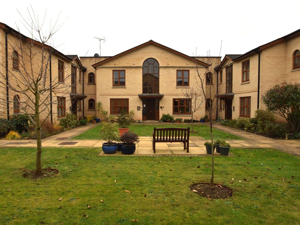 2 bed flat for sale in Parsonage Court, Hull, Taunton, Somerset