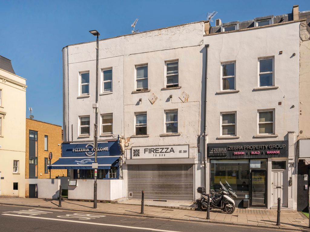 Property for sale in Lavender Hill, The Shaftesbury Estate SW11, £
