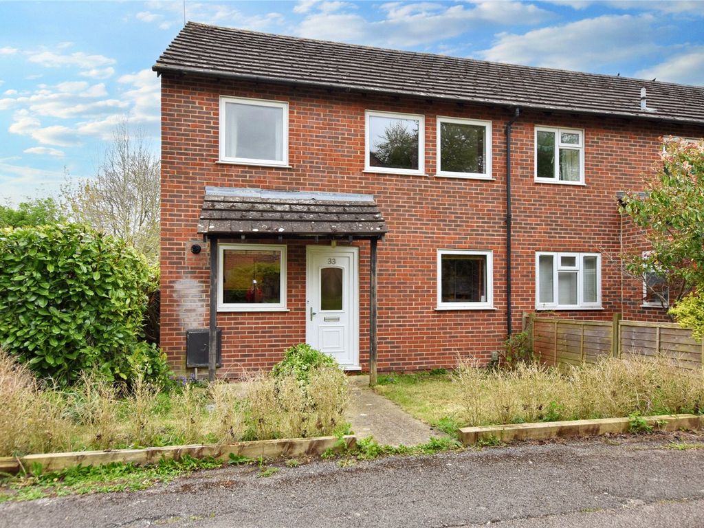 3 bed end terrace house for sale in Balmoral Road, Didcot, Oxfordshire