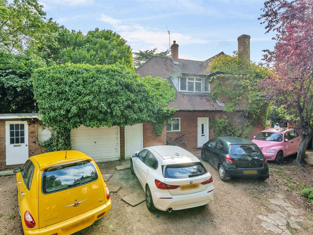 3 bed detached house for sale in Hook Road, Surbiton KT6, £950,000 Zoopla