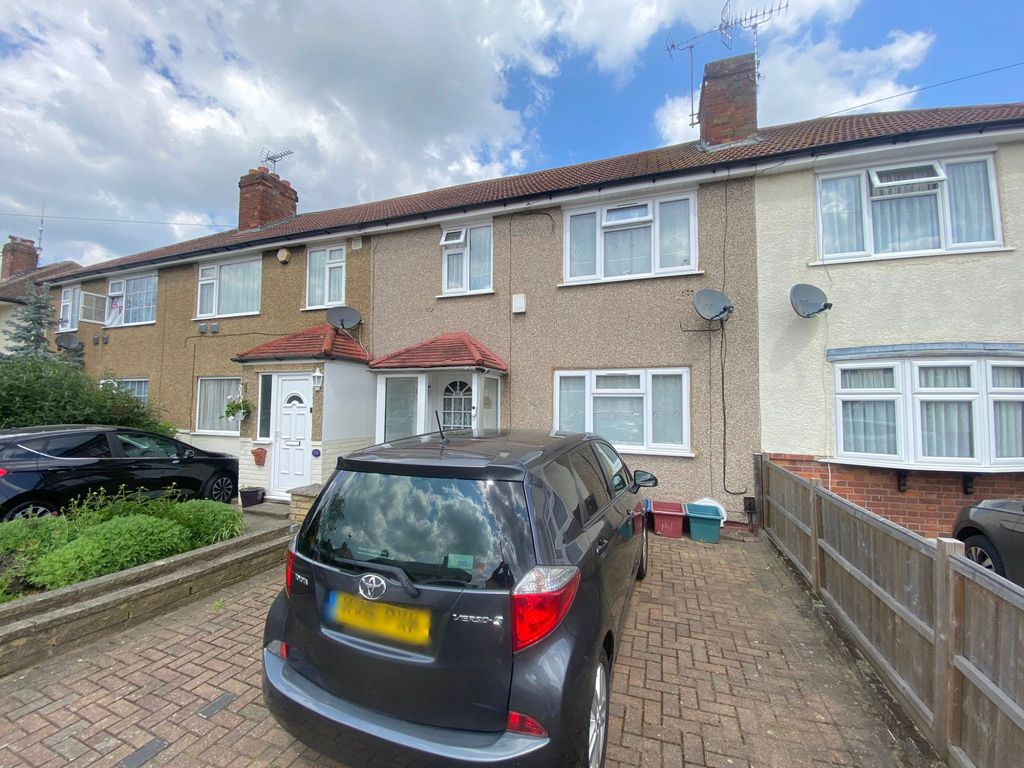 3 bed terraced house for sale in Northumberland Crescent, Feltham