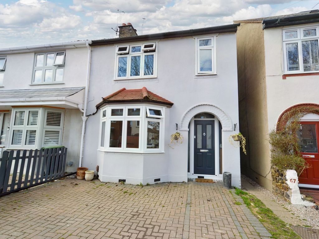 4 bed semidetached house for sale in Wakering Avenue, Shoeburyness SS3