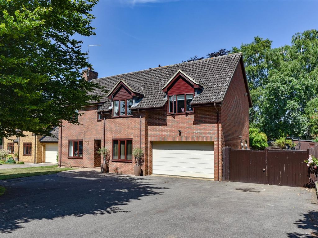 5 bed detached house for sale in Pine Copse Close, Northampton NN5 Zoopla