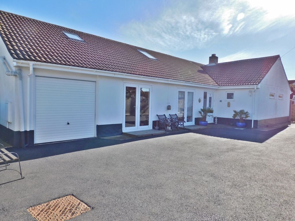 3 bed detached bungalow for sale in Hill Head Road, Hill Head, Fareham