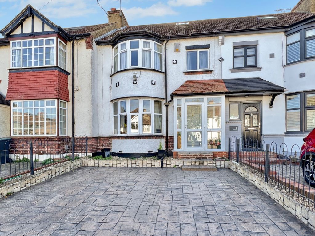 3 bed terraced house for sale in The Fairway, Gravesend DA11, £400,000 Zoopla