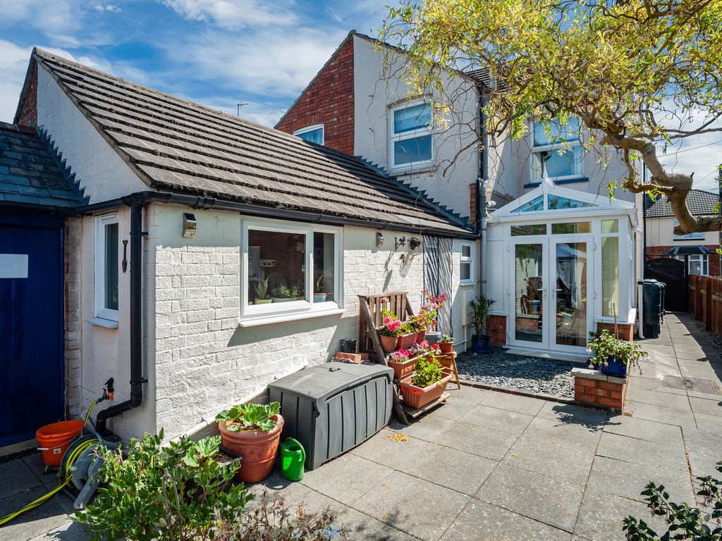 2 bed end terrace house for sale in Park Street, Raunds