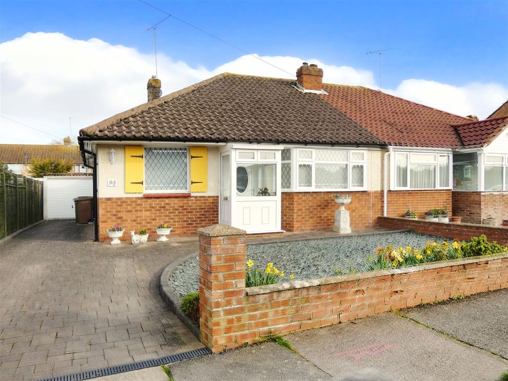 2 bed semidetached bungalow for sale in Fircroft Crescent, Rustington