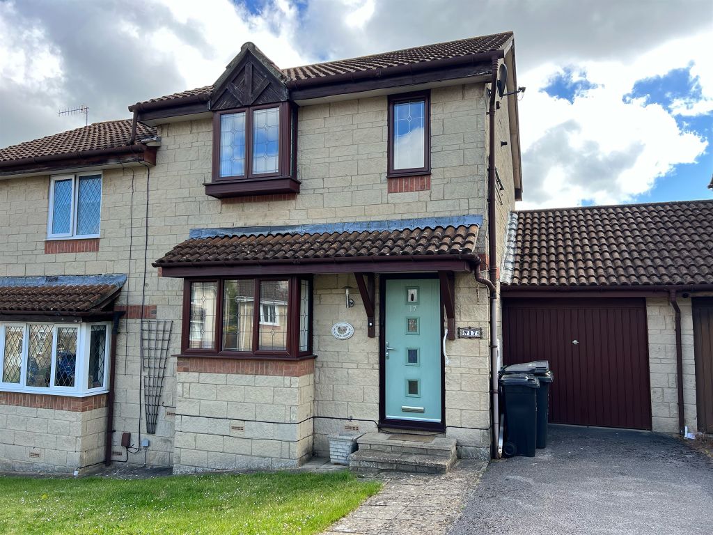 3 bed semidetached house for sale in Buckthorn Drive, Swindon SN25, £