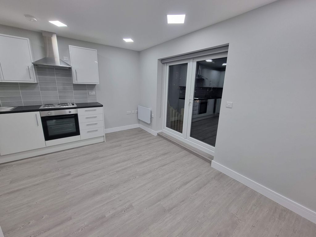 1 bed flat to rent in Blackheath Road, Greenwich, London SE10, £1,350