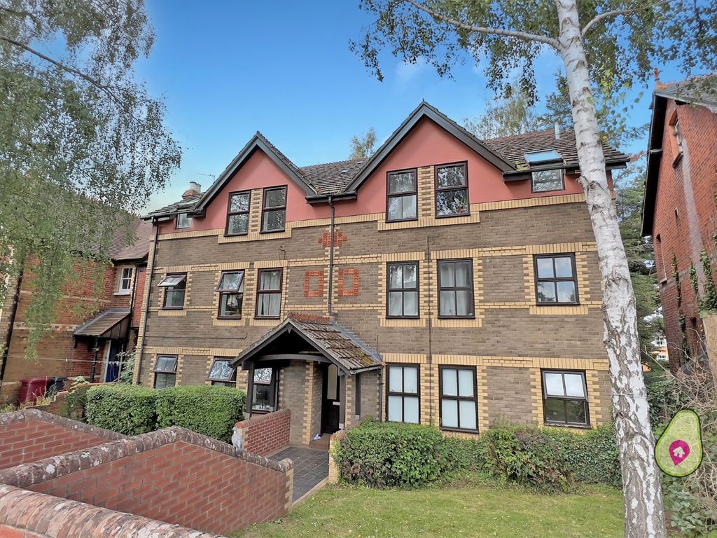 2 bed flat for sale in Walkers Place, Reading RG30, £215,000 Zoopla