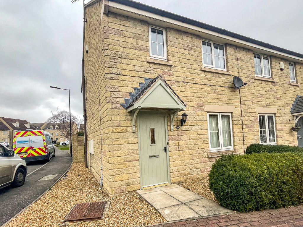 3 bed semidetached house to rent in Alderford Drive, Woodfield