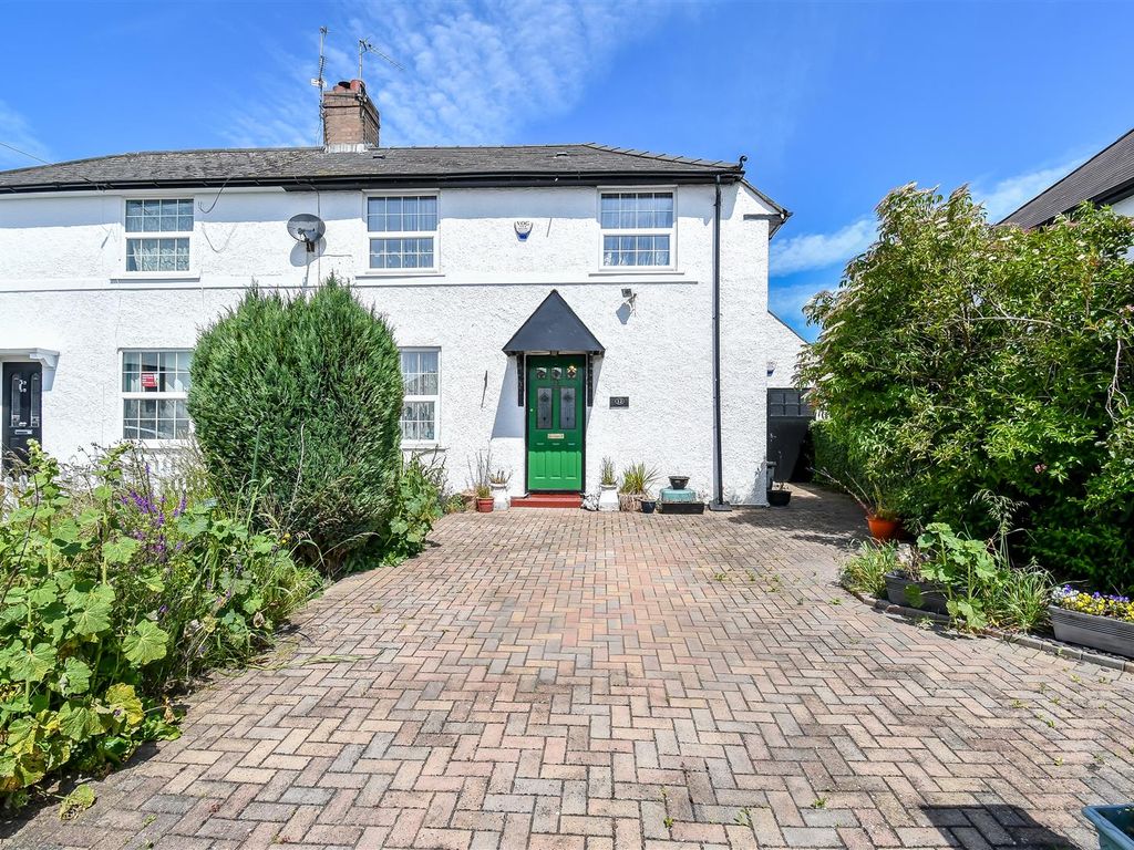 3 bed semidetached house for sale in Tan Y Fron, Barry CF62, £385,000