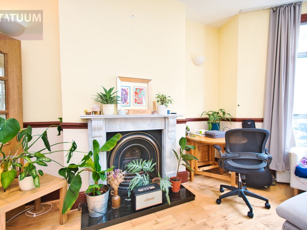 4 bed terraced house to rent in Reighton Road, Upper Clapton, Hackney