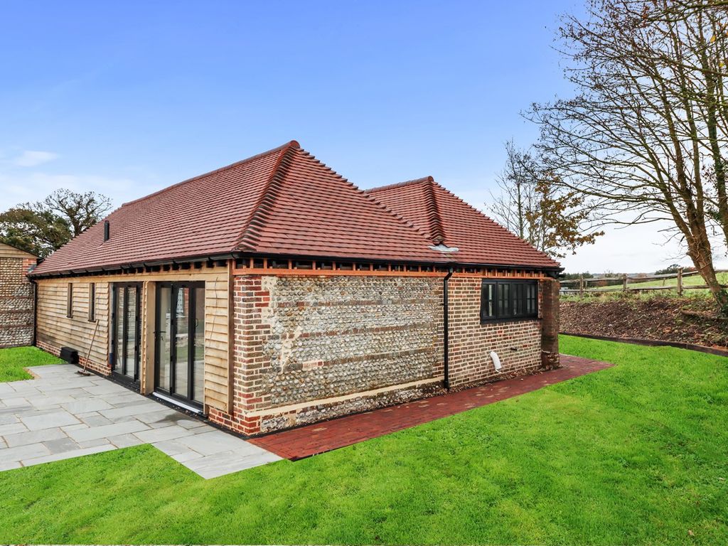 3 bed barn conversion for sale in Worsham Lane, Bexhill On Sea TN40, £
