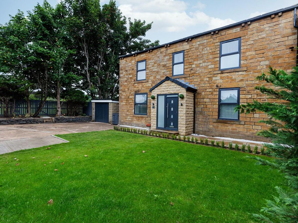 5 bed detached house for sale in Orchard Croft, Staincliffe, Batley