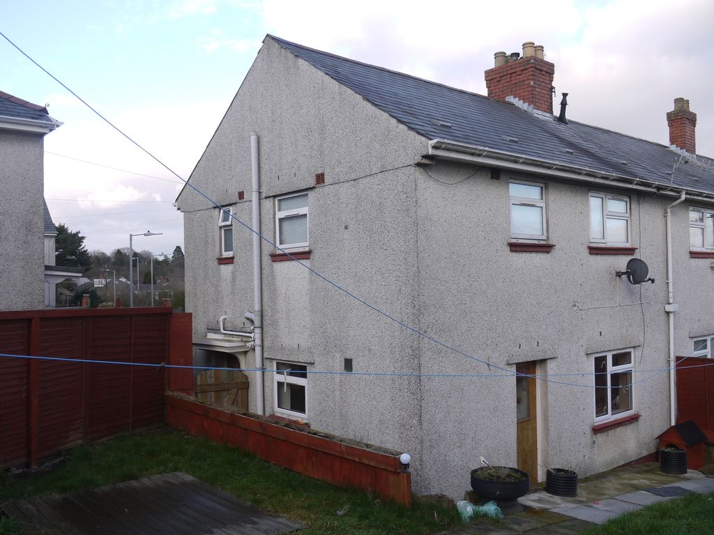 3 bed end terrace house for sale in MaesYrOnnen, Cwmrhydyceirw