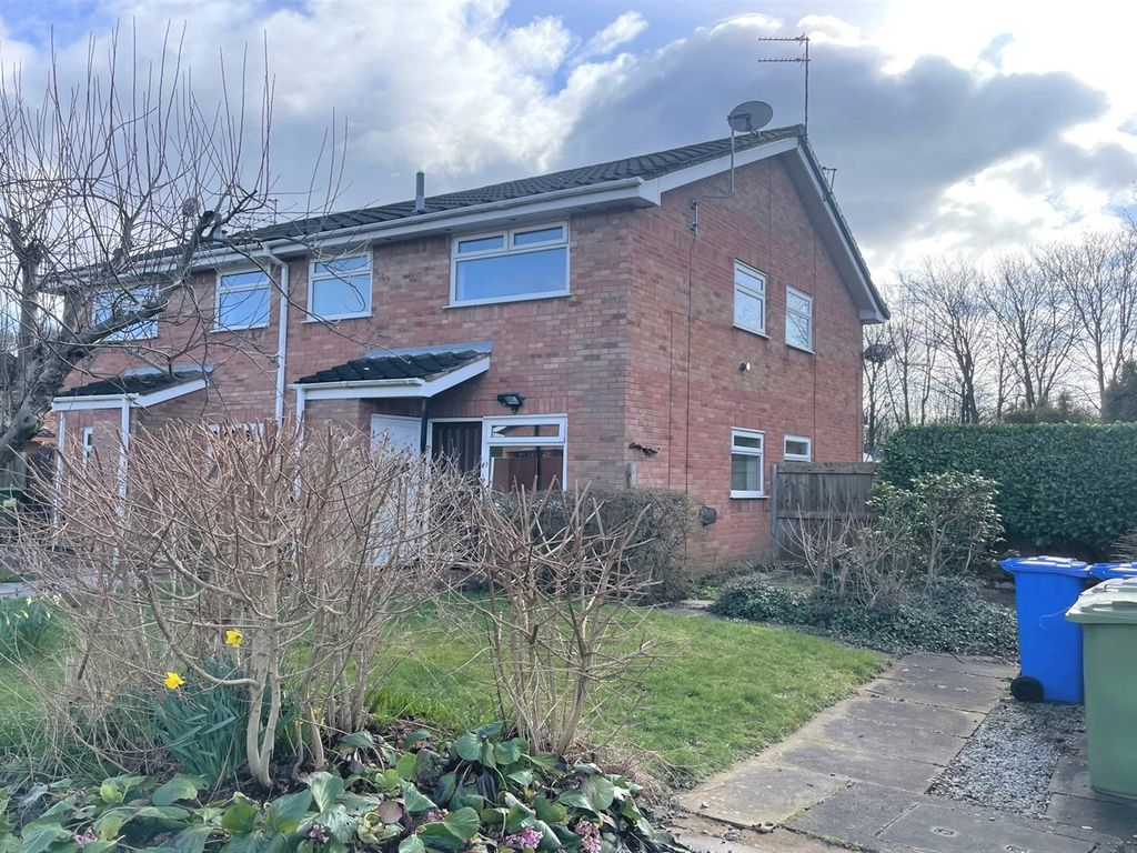 1 bed semidetached house for sale in Bluebell Court, Beechwood