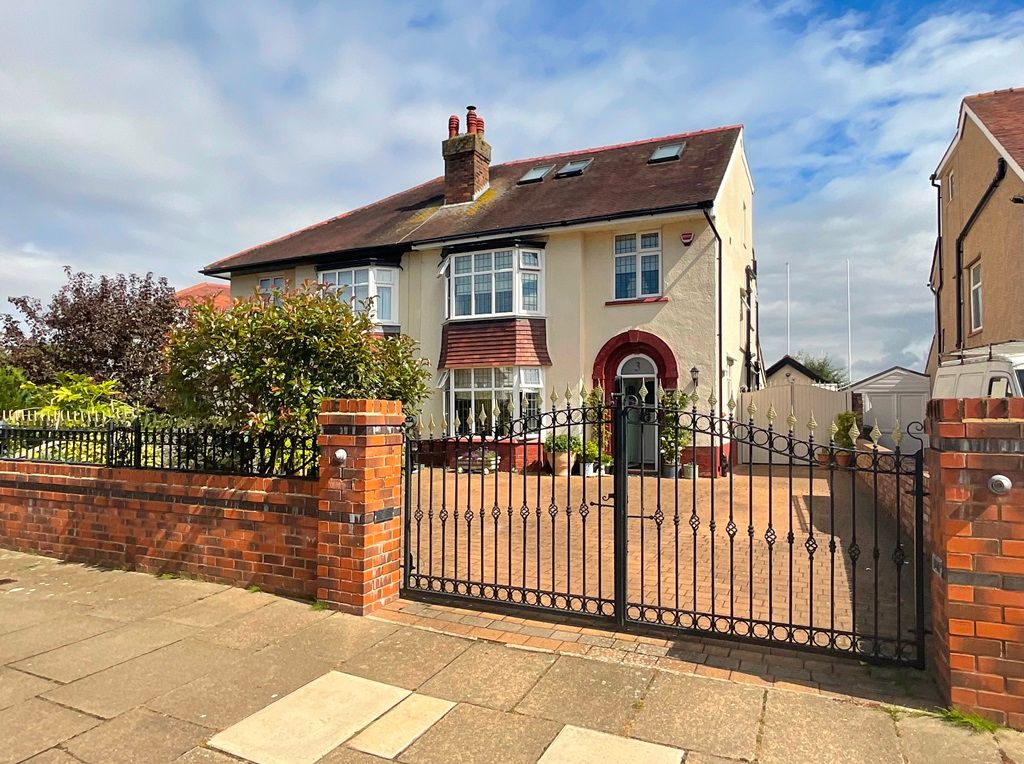 5 bed semidetached house for sale in Clovelly Drive, Birkdale