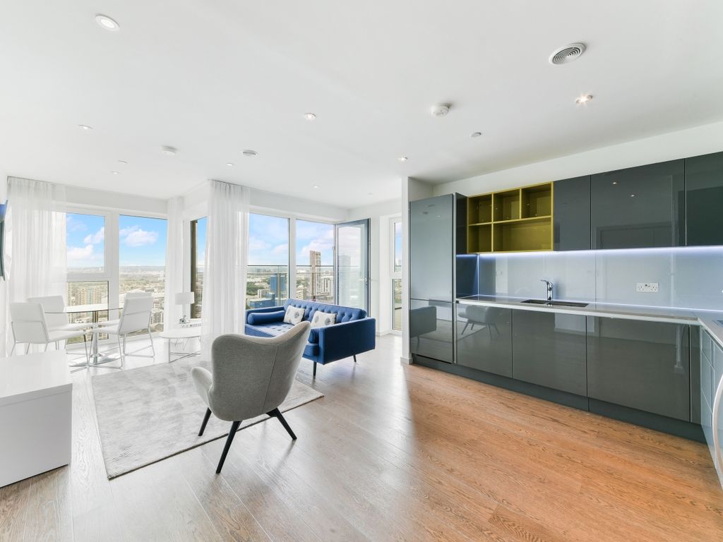 2 bed flat to rent in Cassia Point, Glasshouse Gardens, Stratford E20