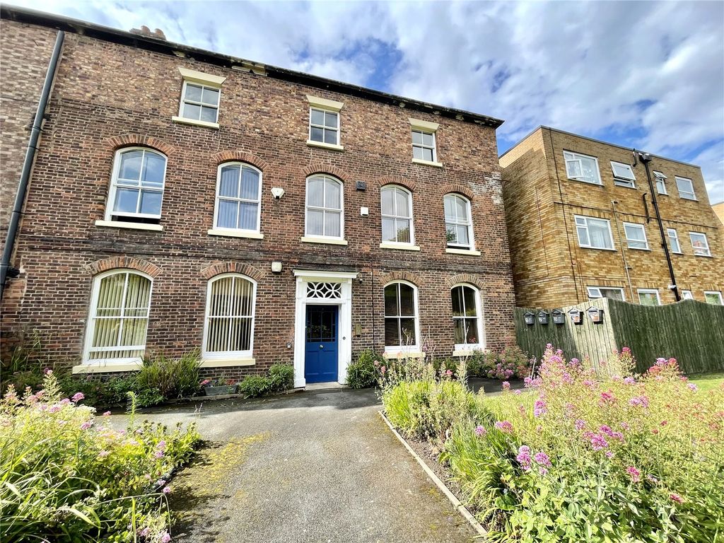 2 bed flat to rent in Plough Road, Wellington, Telford, Shropshire TF1