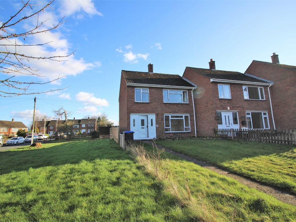 3 bed terraced house to rent in Churchill Close, Calne SN11 Zoopla