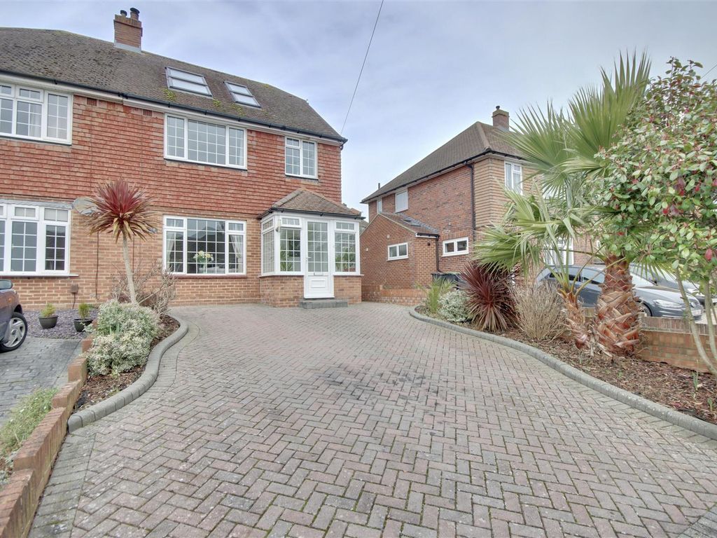 4 bed semidetached house for sale in Fortunes Way, Farlington