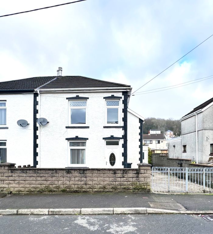 3 bed semidetached house for sale in Llewellyn Street, Glynneath
