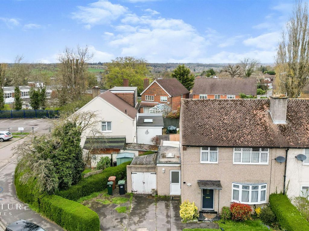 3 bed semidetached house for sale in Broomfield Rise, Abbots Langley