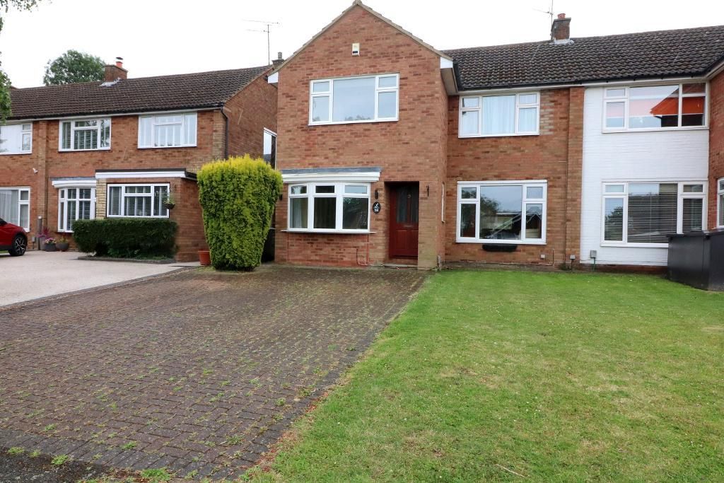 3 bed semidetached house for sale in Lincoln Way, Harlington