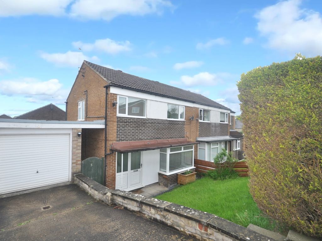 3 bed semidetached house to rent in Burnside Walk, Harrogate, North