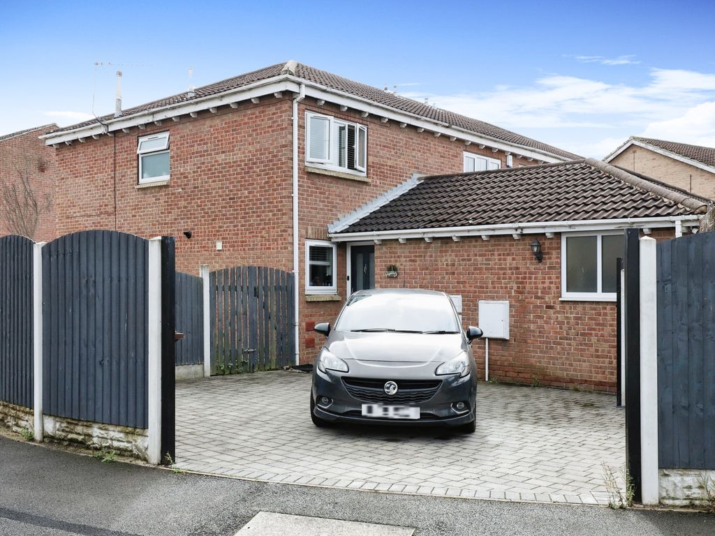 2 bed town house for sale in Grizedale Close, Sothall, Sheffield, South