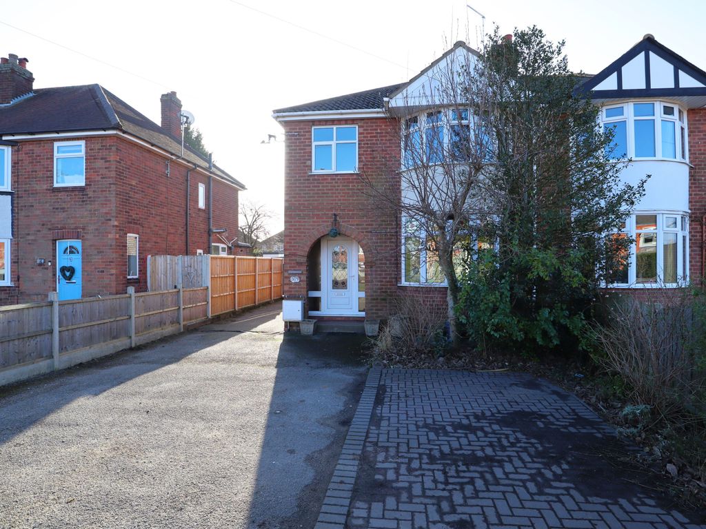 3 bed semidetached house for sale in Doddington Road, Lincoln LN6, £