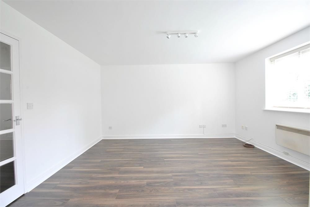 2 bed flat to rent in Windmill Drive, Cricklewood, London NW2 Zoopla