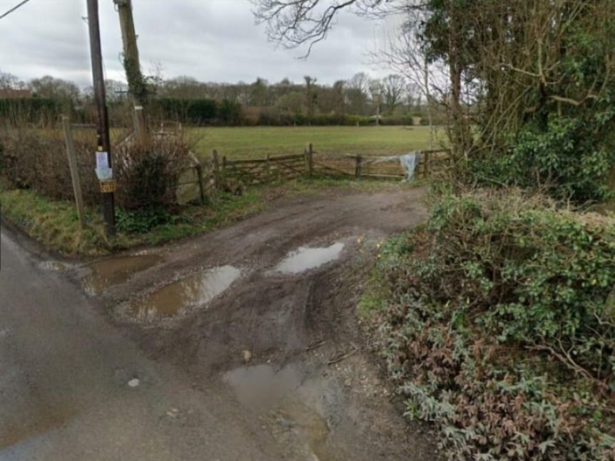 Land for sale in Hare Lane, Lingfield RH7, £45,000 Zoopla