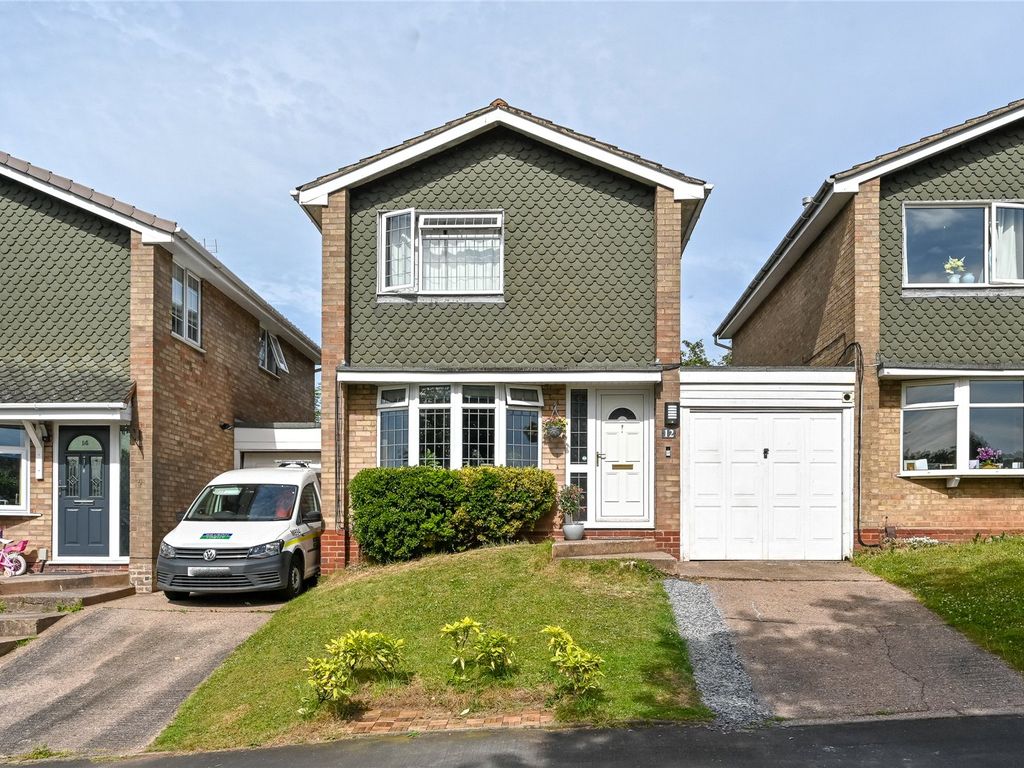 4 bed linkdetached house for sale in Stonepine Close, Stafford