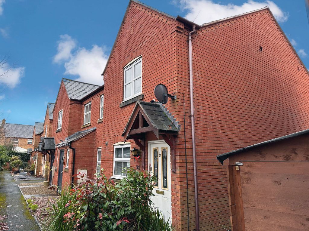 2 bed terraced house to rent in The Poplars, BidfordOnAvon, Alcester