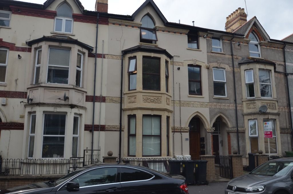 2 bed flat to rent in Fitzhamon Embankment, Grangetown, Cardiff CF11