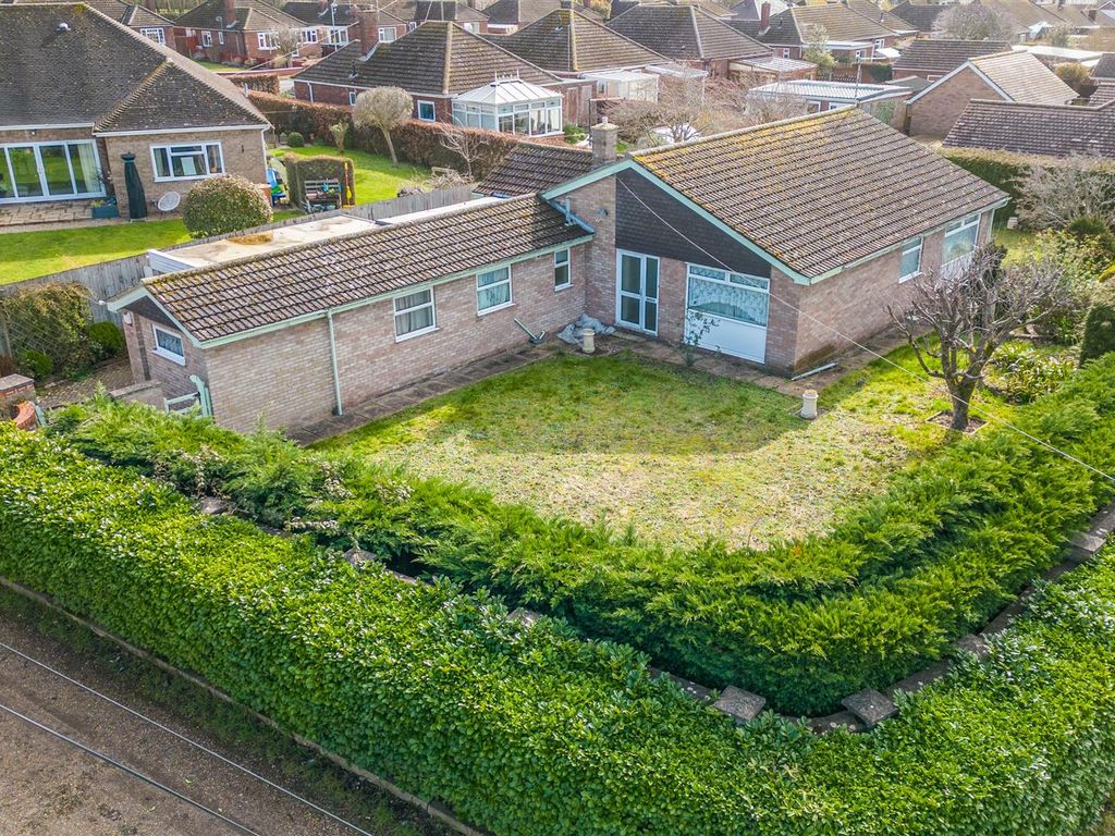 3 bed bungalow for sale in New Cheveley Road, Newmarket CB8 Zoopla