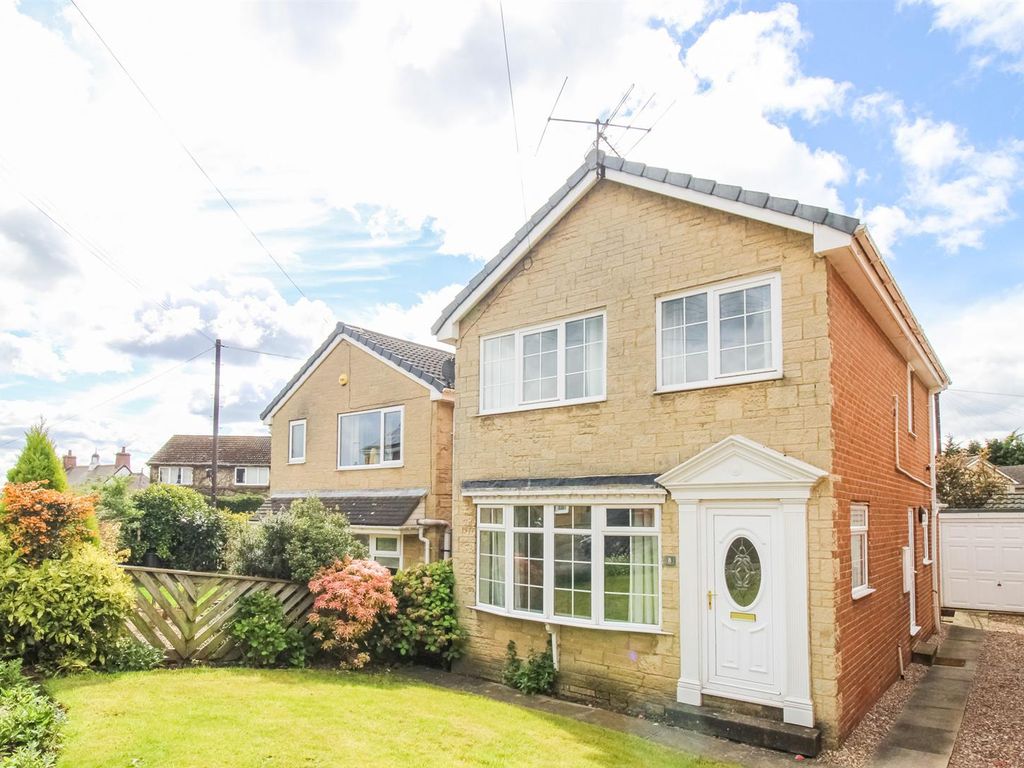 3 bed detached house for sale in Stoneleigh Grove, Ossett WF5, £245,000