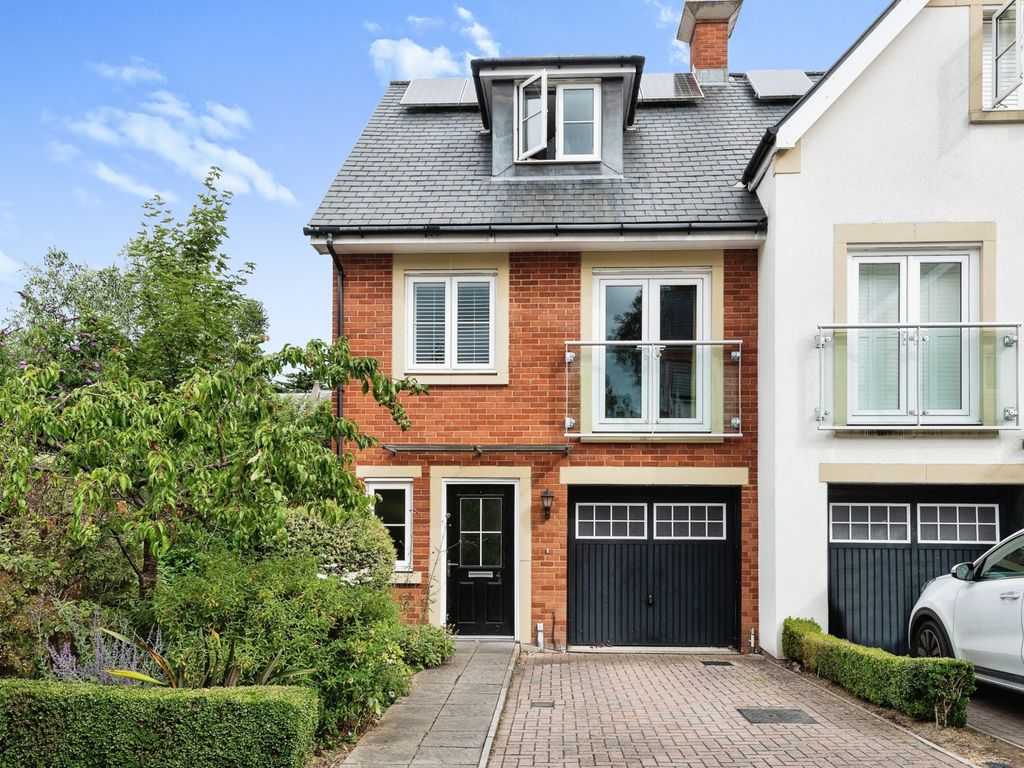 3 bed semidetached house for sale in Greyford Close, Leatherhead, Surrey KT22, £729,995 Zoopla