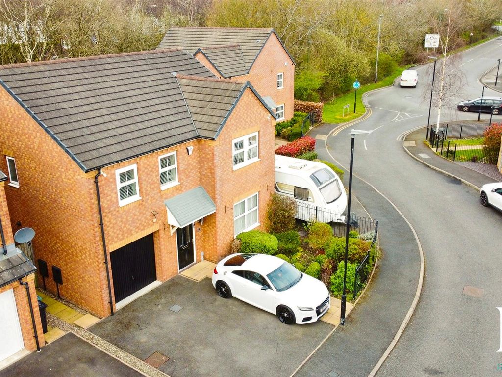 4 bed detached house for sale in Sandpiper Close, Brownhills, Walsall