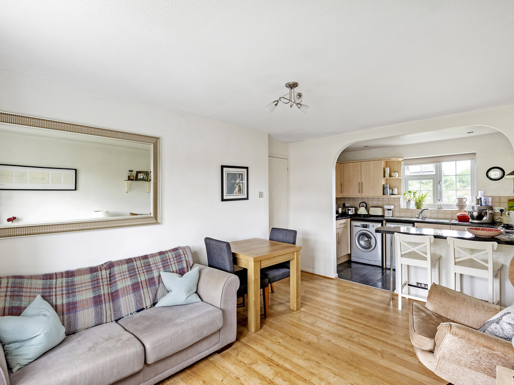 2 bed flat to rent in Ashdown Way, London SW17 Zoopla