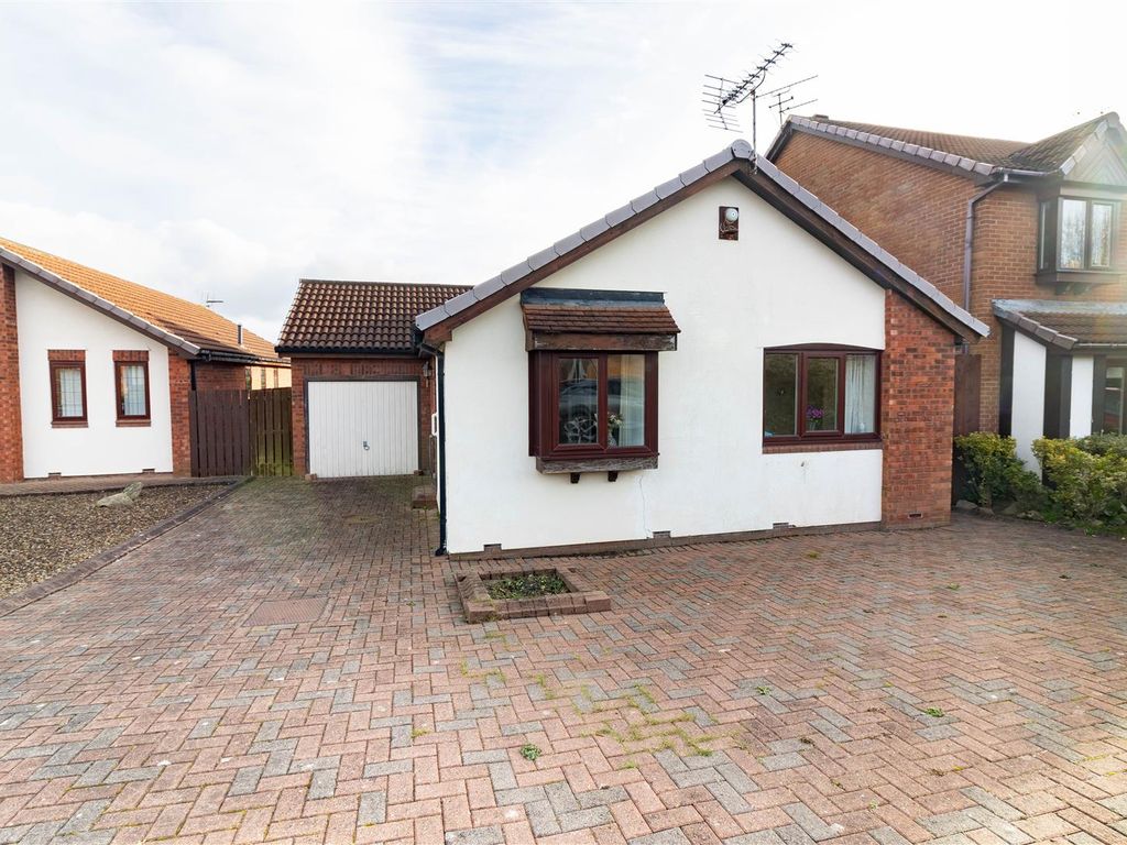 2 bed detached bungalow for sale in Westminster Way, High Heaton, Newcastle Upon Tyne NE7, £