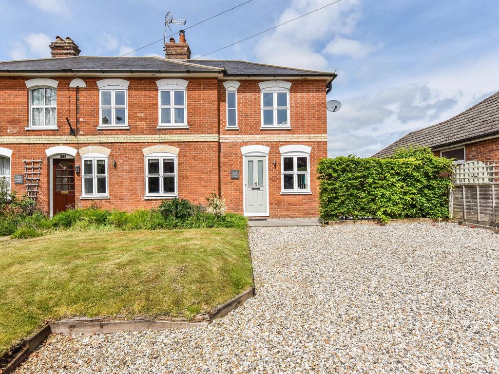 4 bed semidetached house for sale in London Road, Holybourne, Alton