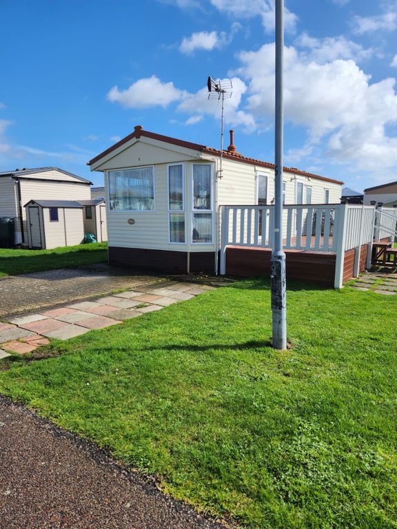 2 bed mobile/park home for sale in Flag Hill, Great Bentley, Colchester