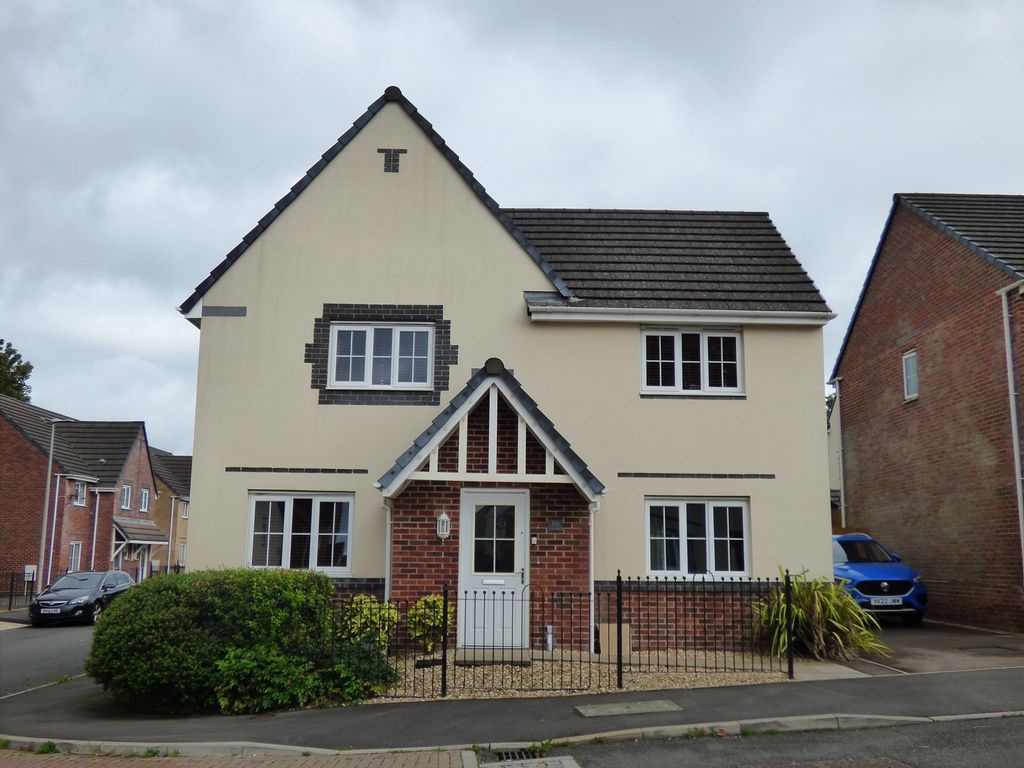 4 bed detached house for sale in Cae Morfa, Skewen, Neath . SA10, £