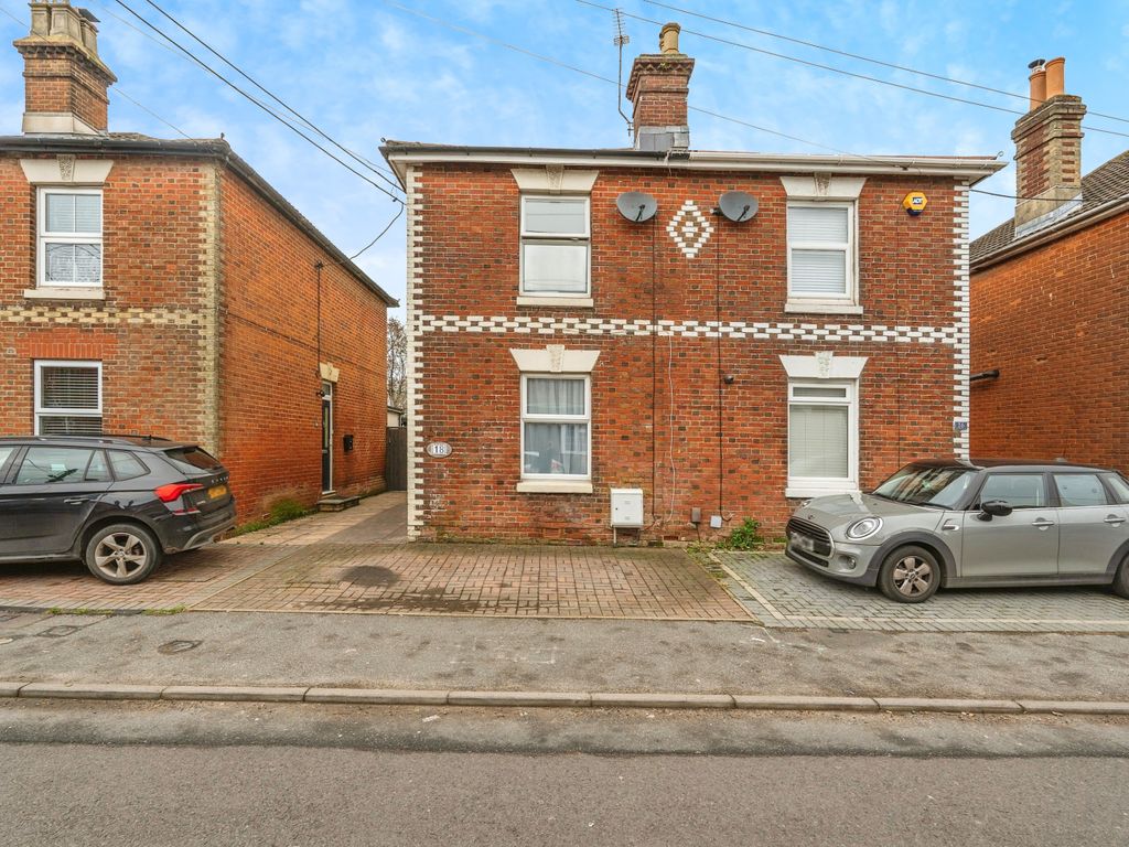2 bed semidetached house for sale in Rose Road, Totton, Southampton