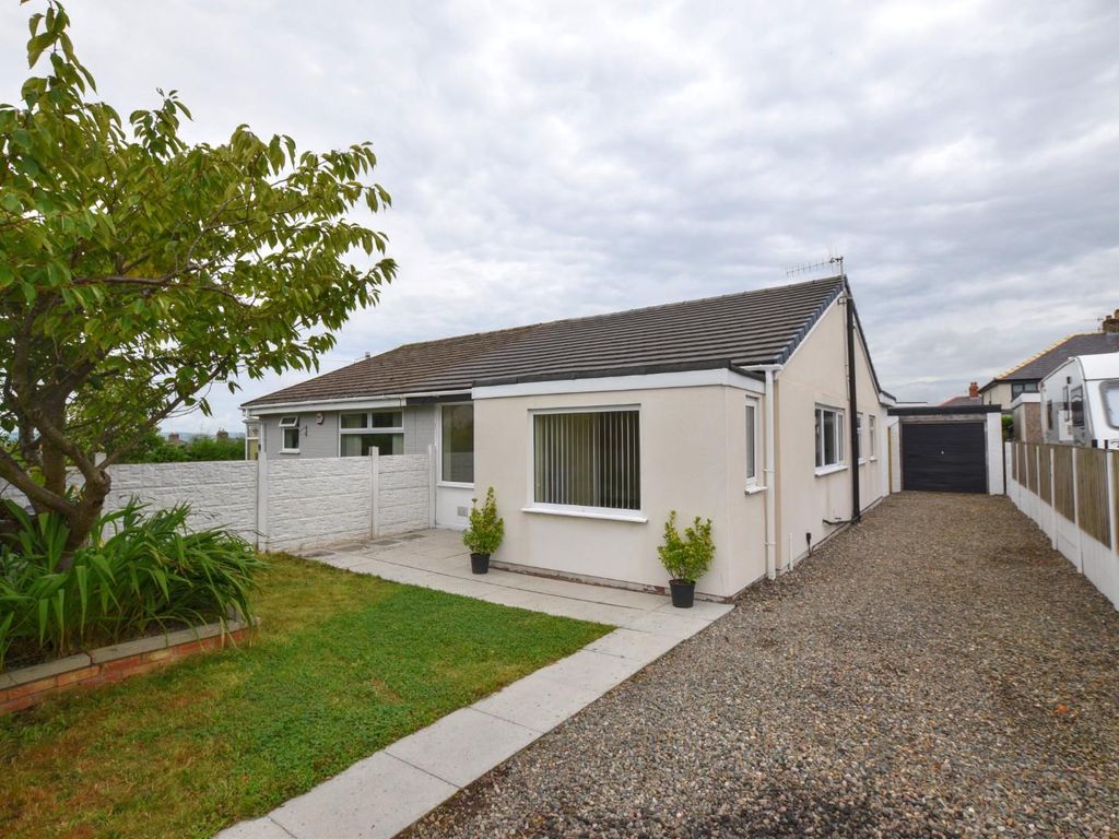 3 bed semidetached bungalow for sale in Oakeneaves Avenue, Burnley